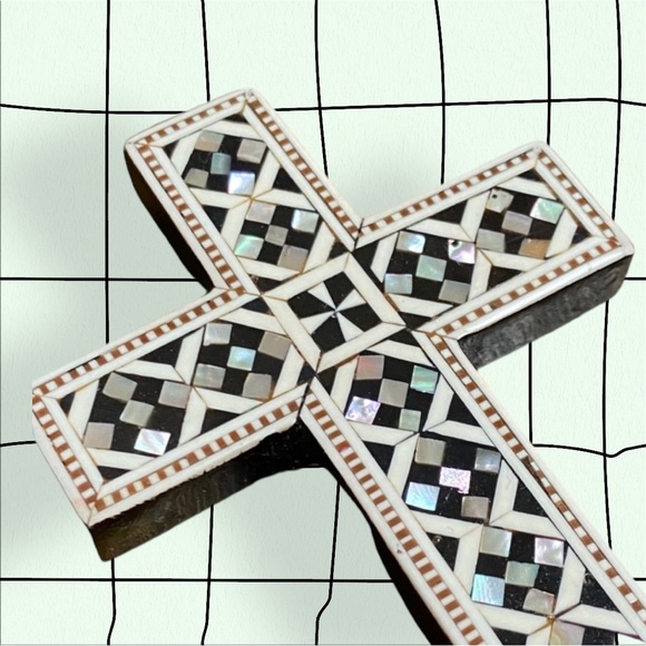 Handmade Mother of Pearl Inlay Cross - Picture 2 of 2